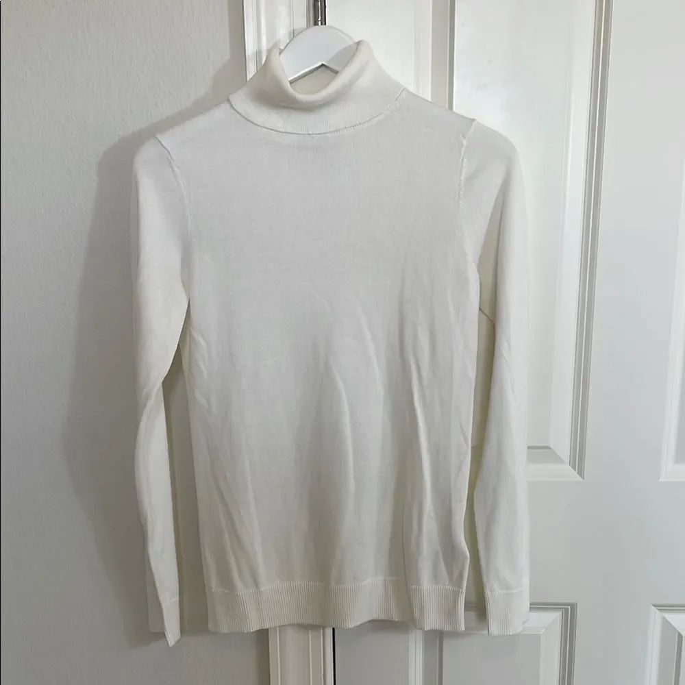 NWT Women's Ivory Turtleneck Sweater